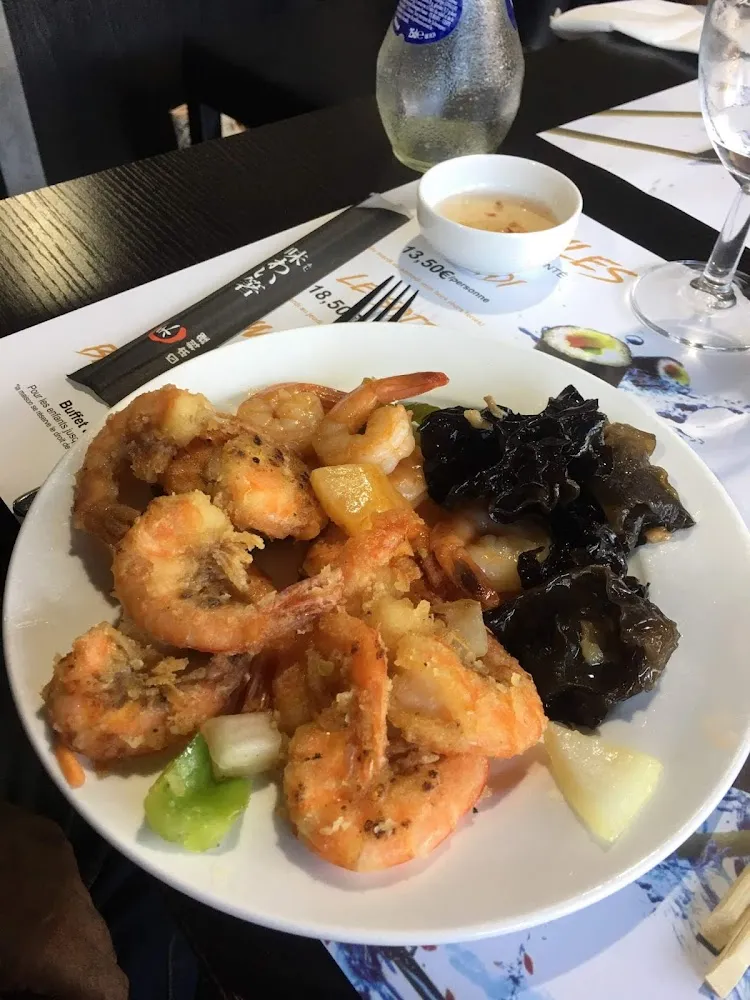 Crevettes Sel Et Poivre Avec Champignons Noirs